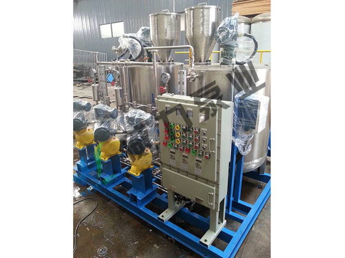 两罐三泵加药装置